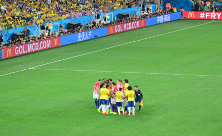 凭借其强大 凭借其强大